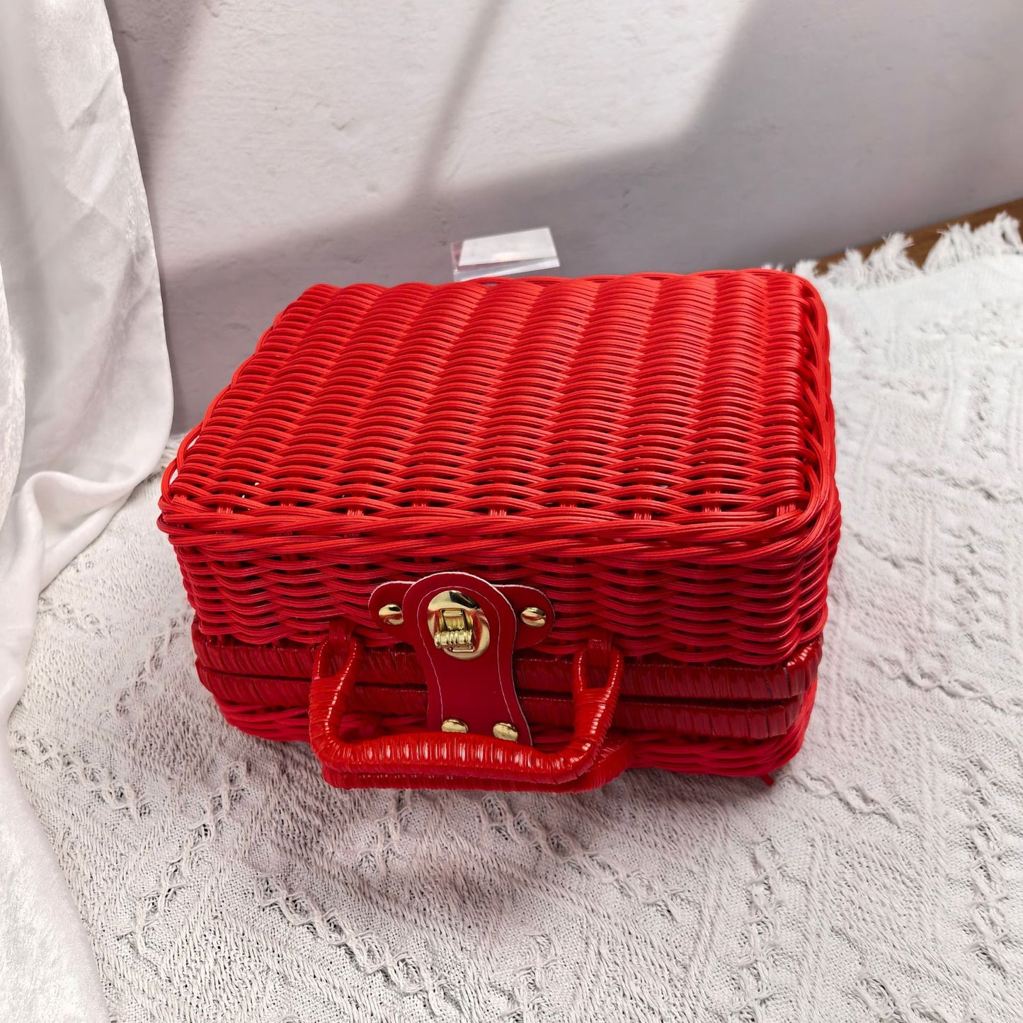 Damen eleganter Handtasche aus geflochtenem Material Brehn