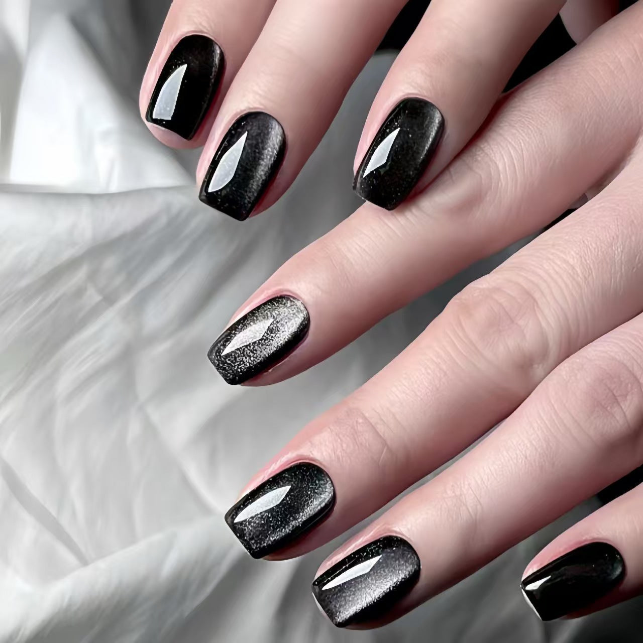 Modische Kunstnägel mit Hochglanz und Glamourösem Finish Brehn