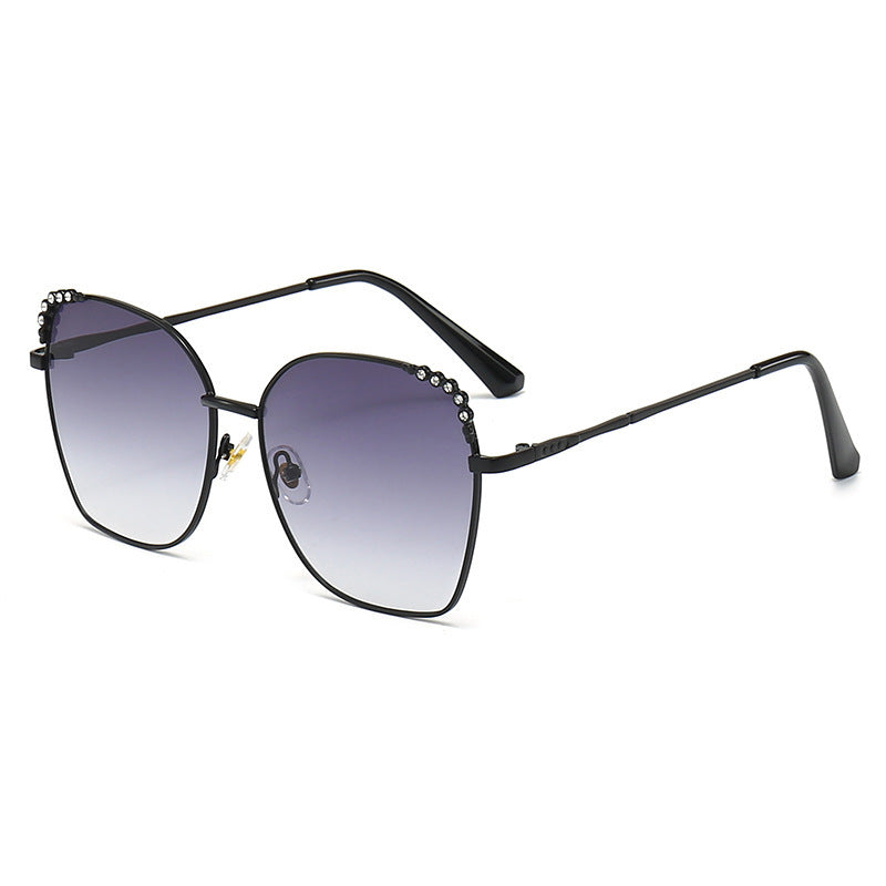 Elegante Quadratische Sonnenbrille mit Funkelnden Akzenten Brehn
