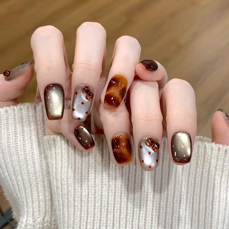 Künstlerisches glänzendes Press-On Nail Set mit Verzierungen Brehn