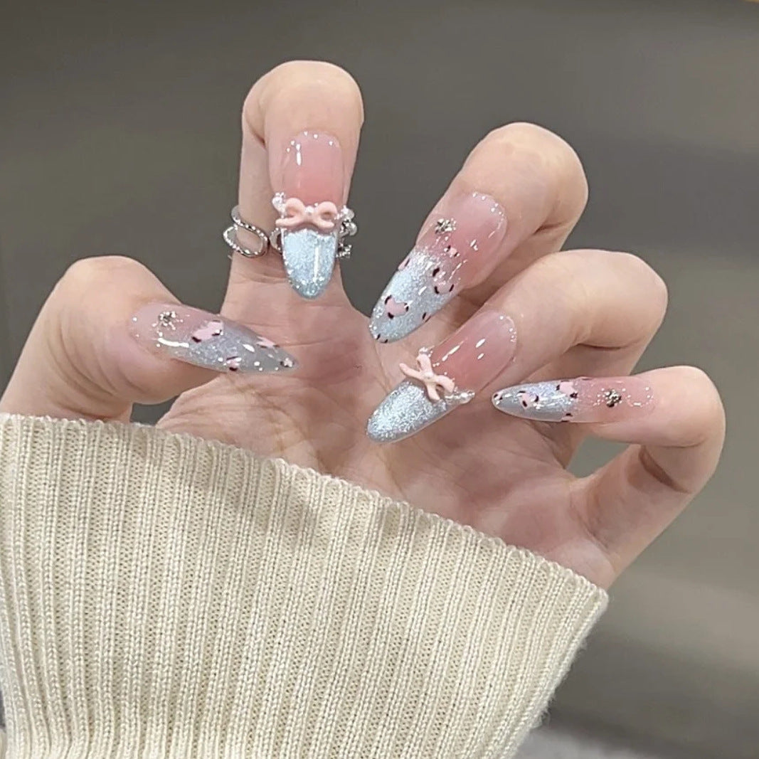 Elegante Stiletto-Press-On-Nägel mit floralen und Glitzer-Akzenten Brehn