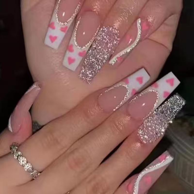 Künstlerische Glitzer- und Herzdesign Press-On Nagelverlängerungen Brehn