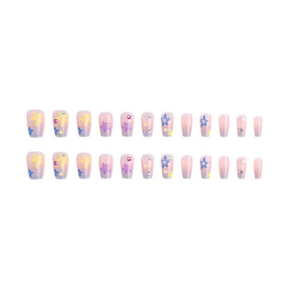 Kunstnagelset mit eleganten blühenden Verzierungen und zartem Ombre-Effekt Brehn