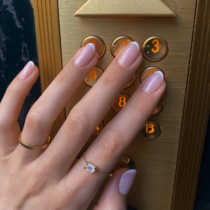 Kunstnagelset mit elegantem French-Design Brehn