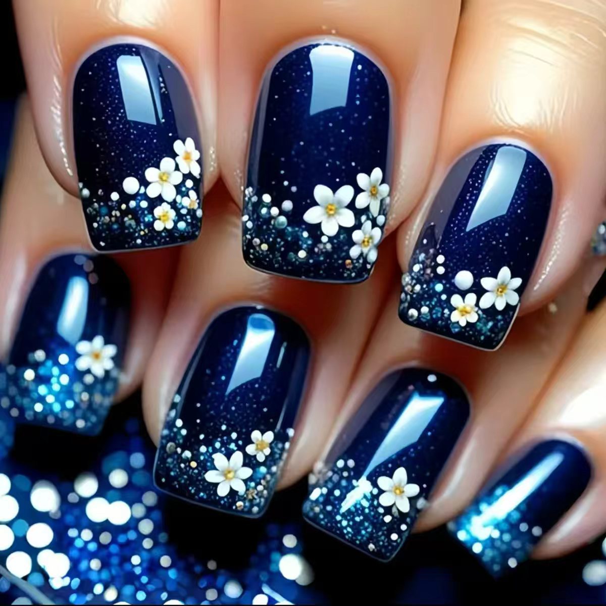 Kunstnägel mit Glitzerndem Blüten-Design Brehn