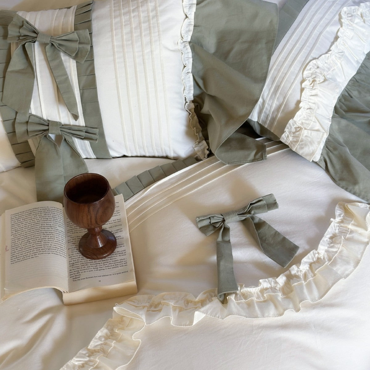 Bettwäsche-Set im Cottage-Chic mit geraffter Saumkante und Schleifenapplikation
