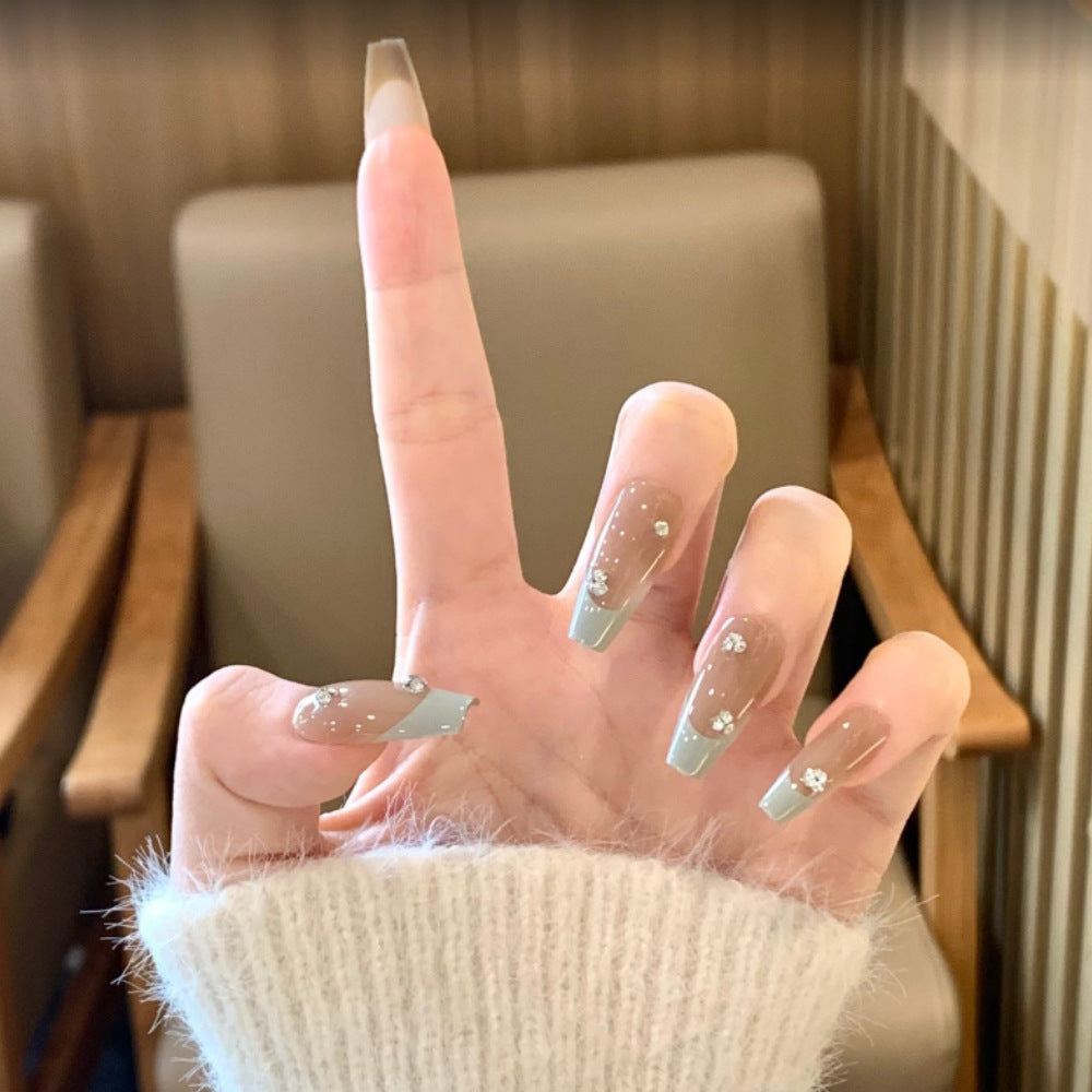 Künstlerische Blumen- und minimalistische Fingernägel zum Aufkleben Brehn