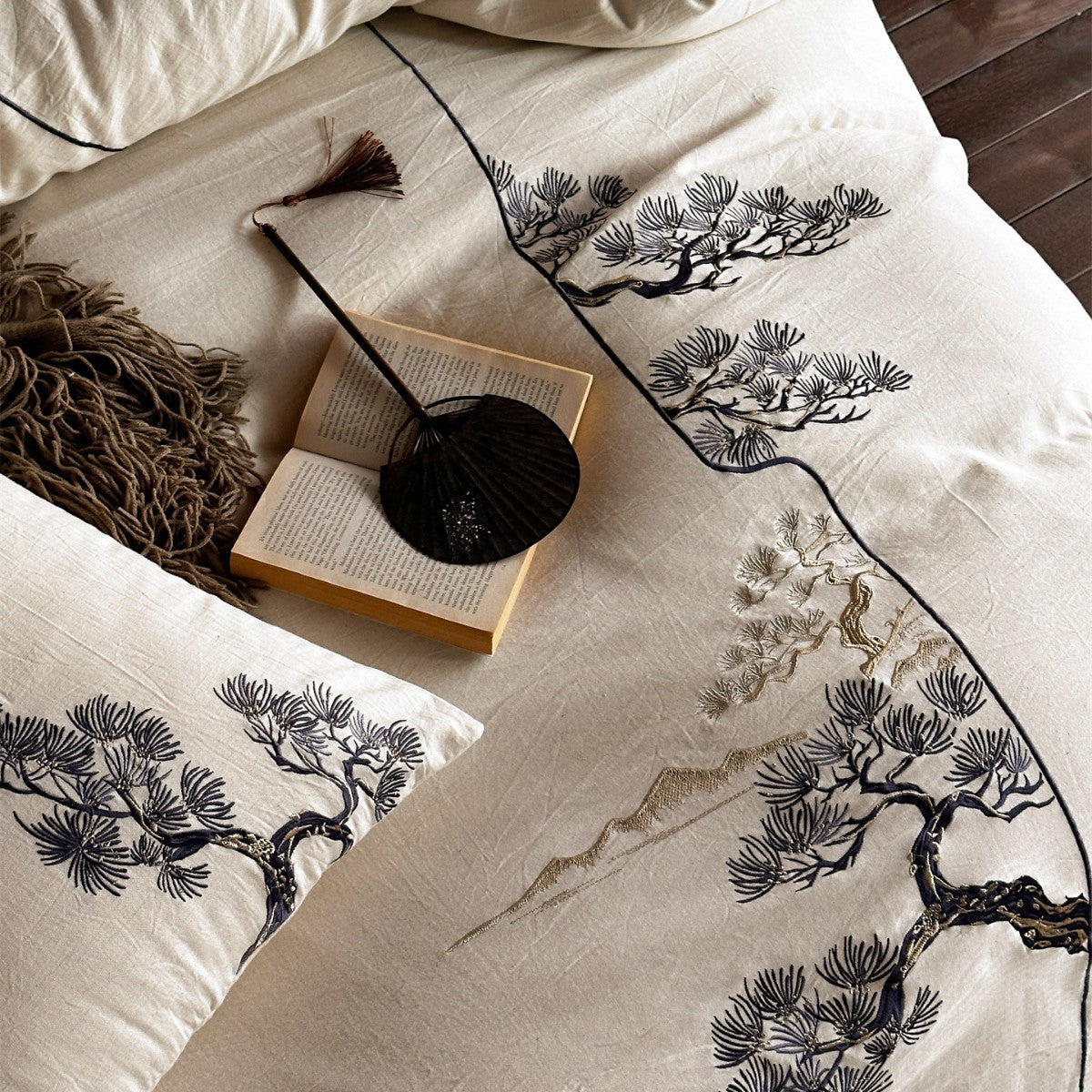 Bestickte Leinenmischung Bettbezug Set mit botanischem Kieferbaum-Motiv