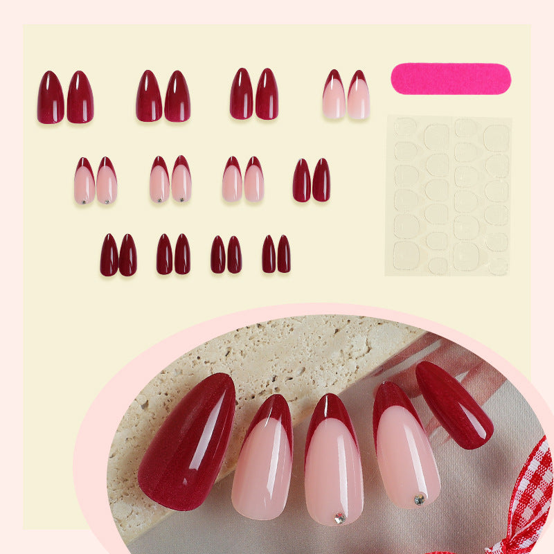 Premium Nail Art Press-On Set mit klassischem French Tip und Glitzerakzenten Brehn
