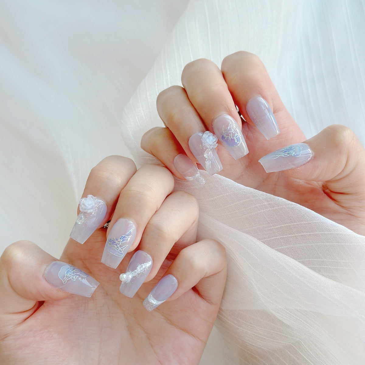 Künstlerisches Press-On Nagelset mit vom Meer inspirierten Designs