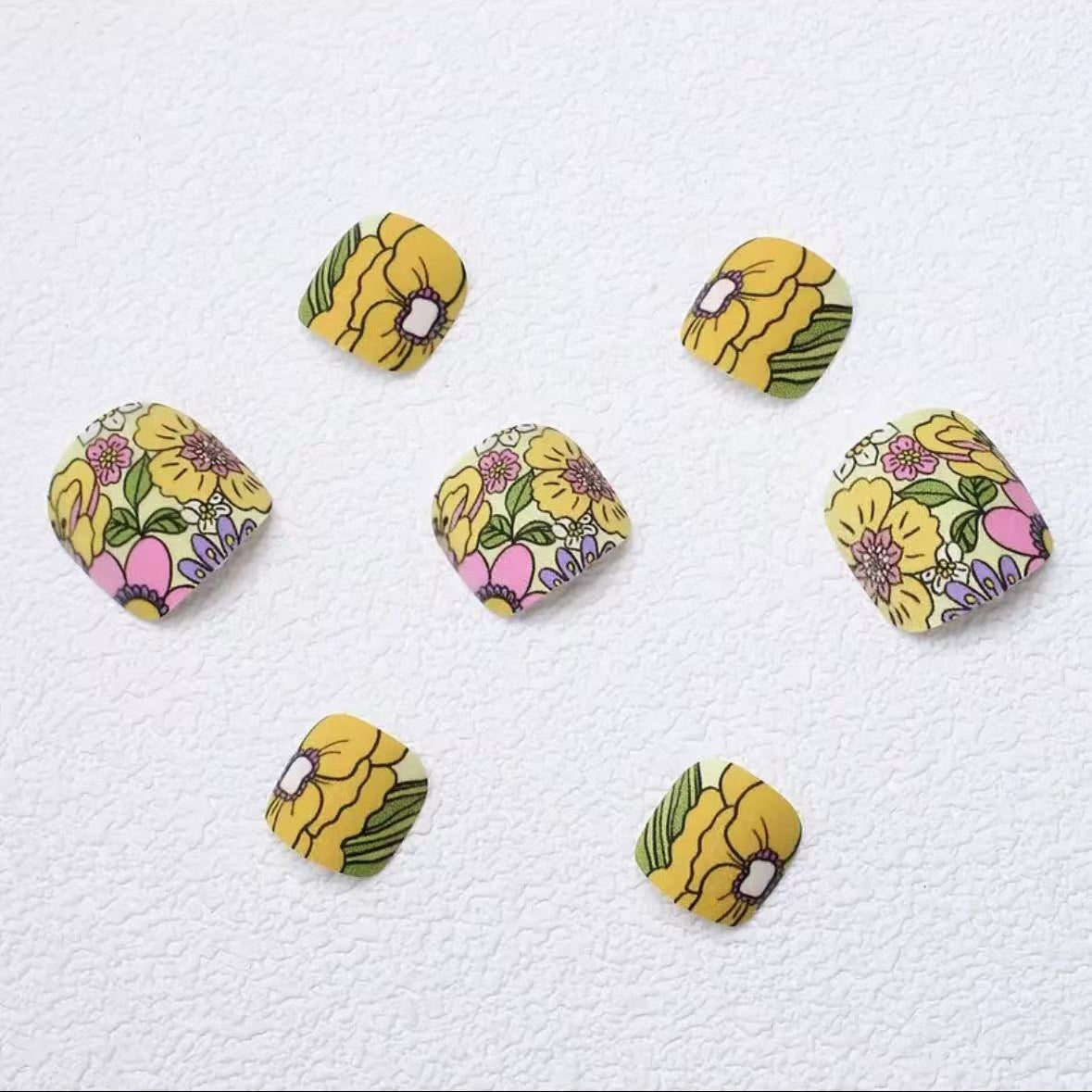 Kunstnagel-Set mit buntem Blumendesign Brehn