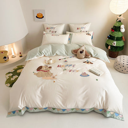 Kawaii Applikation Baumwollsatin Bettbezug Set mit besticktem Charakter & dekorativem Erdbeer-Kissen