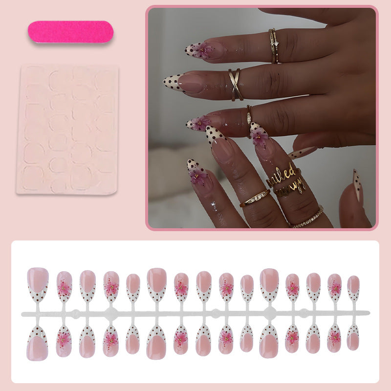 Kunstnagelset mit blumigen Akzenten Brehn