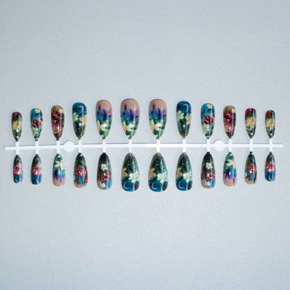 Künstlerisches Floral-Nageldesign-Set