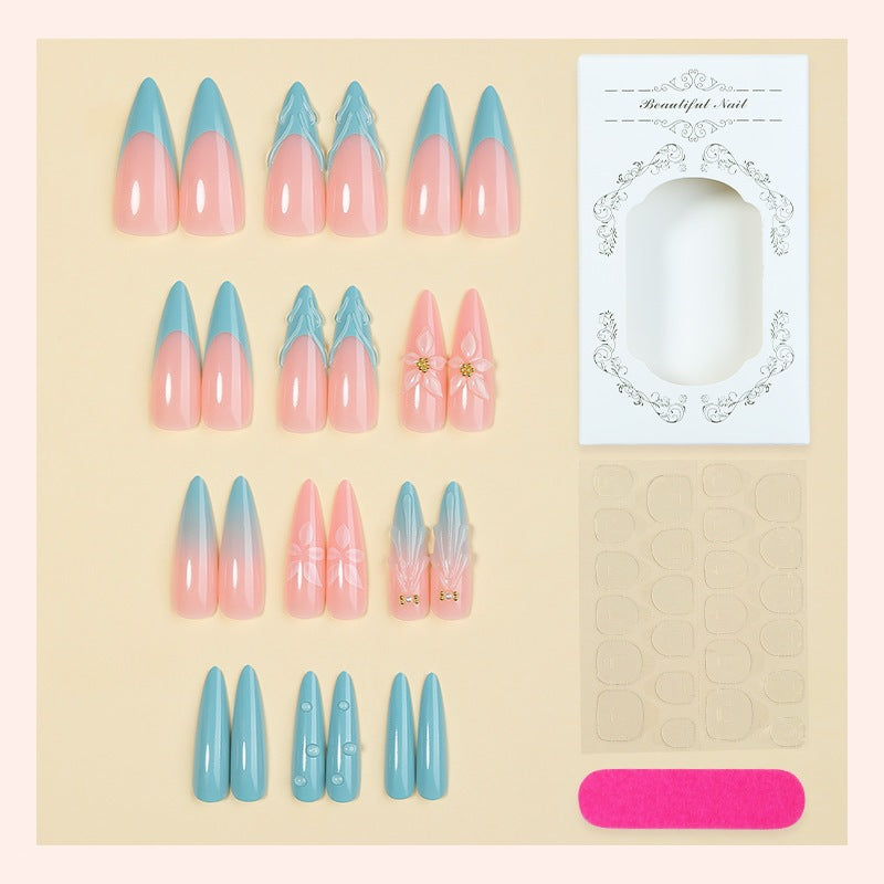 Kreatives Kunstnagelset mit blühenden Akzenten und eleganten Designs Brehn
