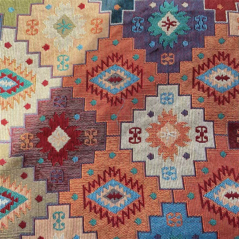 Geometrisch gemusterter dekorativer Wandteppich