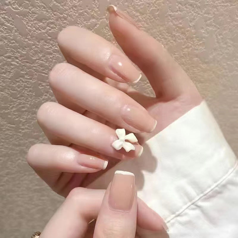 Kunstvolle Nagelsets mit floralen Akzenten Brehn
