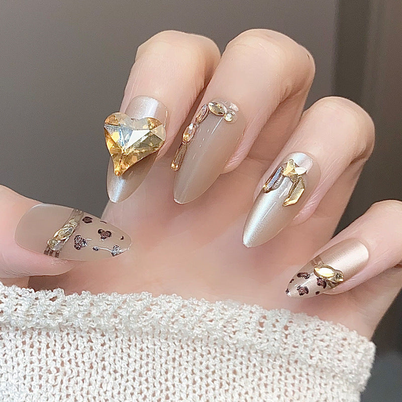 Stylische Press-On-Nageltips mit Leopardendesign Brehn