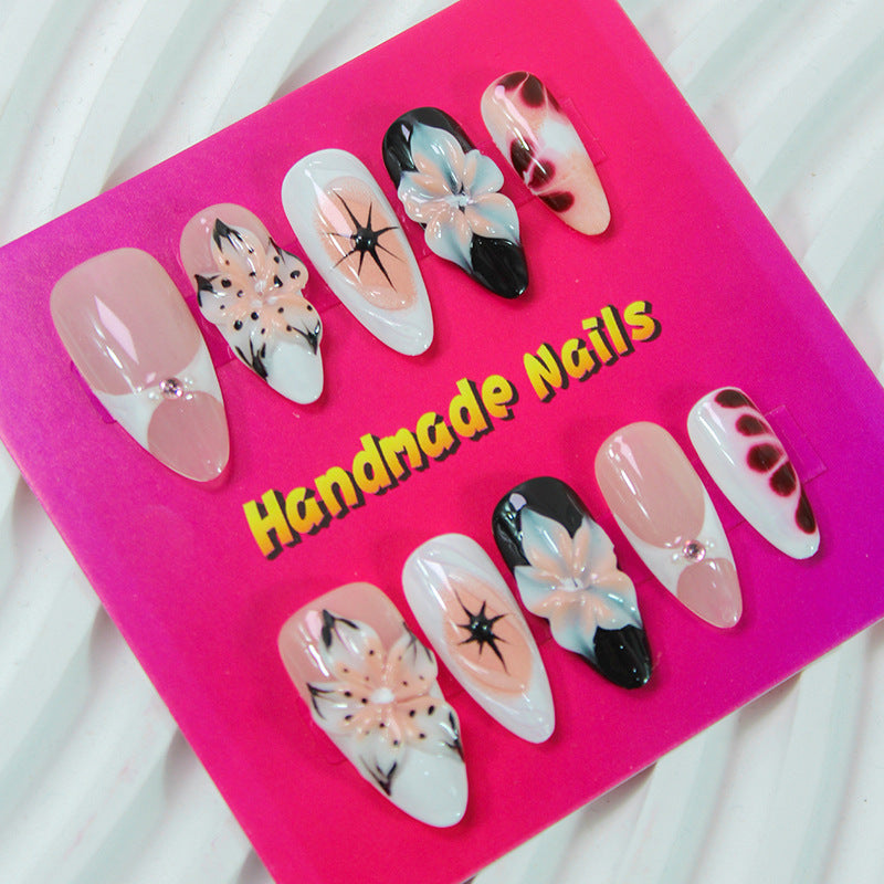 Nagelkunstset mit handgefertigten blumigen Designs Brehn