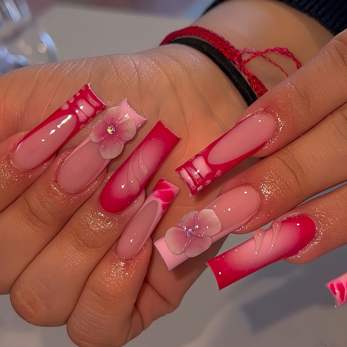Glamorous Floral Press-On Nails Set Brehn