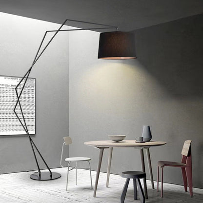 Moderne Zickzack-Stehlampe