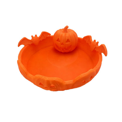 Halloween-Dekoschale mit geschnitztem Kürbis und Fledermaus-Applikation
