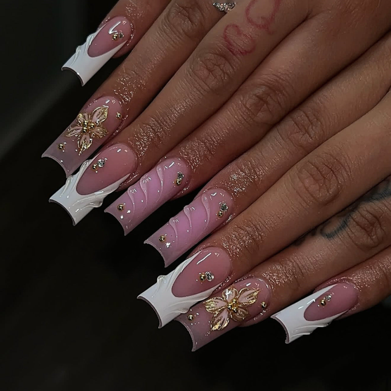 Verschnörkeltes florales Press-On-NagelSet Brehn