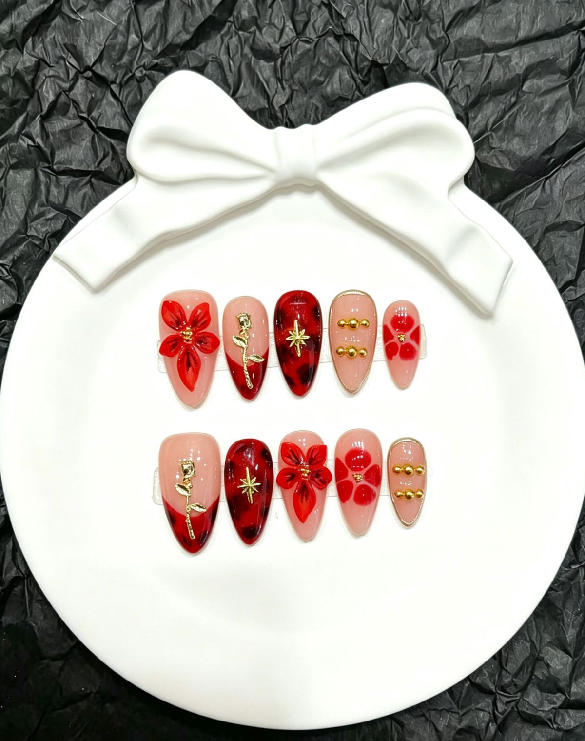 Künstlerisches florales Design Press-On Nagelkunst