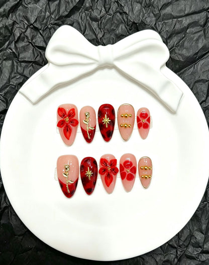 Künstlerisches florales Design Press-On Nagelkunst