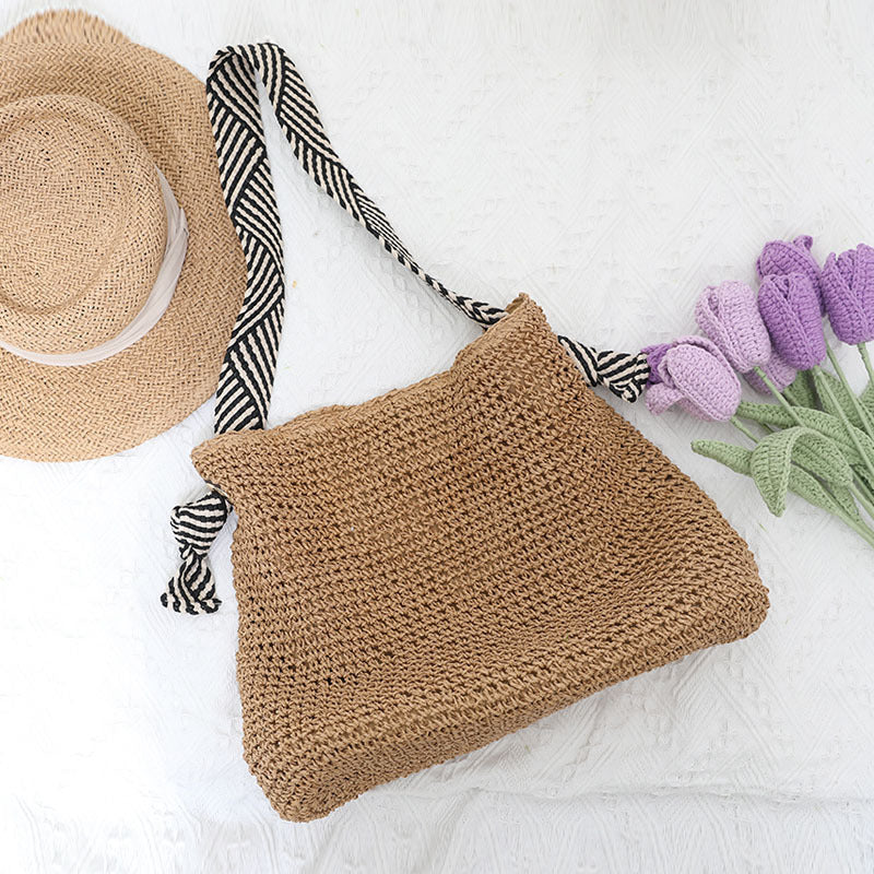 Damen Handtasche aus Naturmaterialien mit modischem Karomuster Brehn
