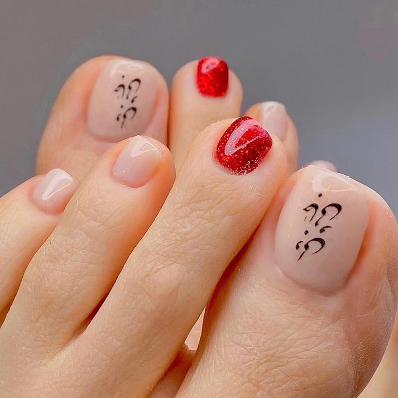 Kunstvolle Fußnagelkunst mit eleganten Glitzerakzenten Brehn