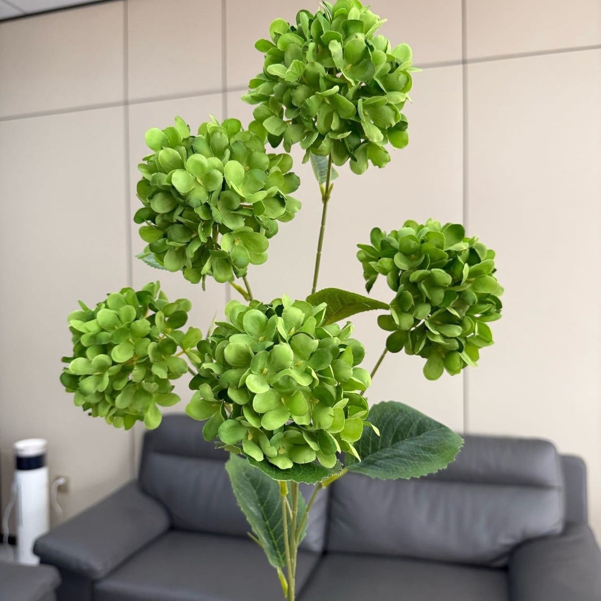 Lebensechte Hortensie Blumenanordnung