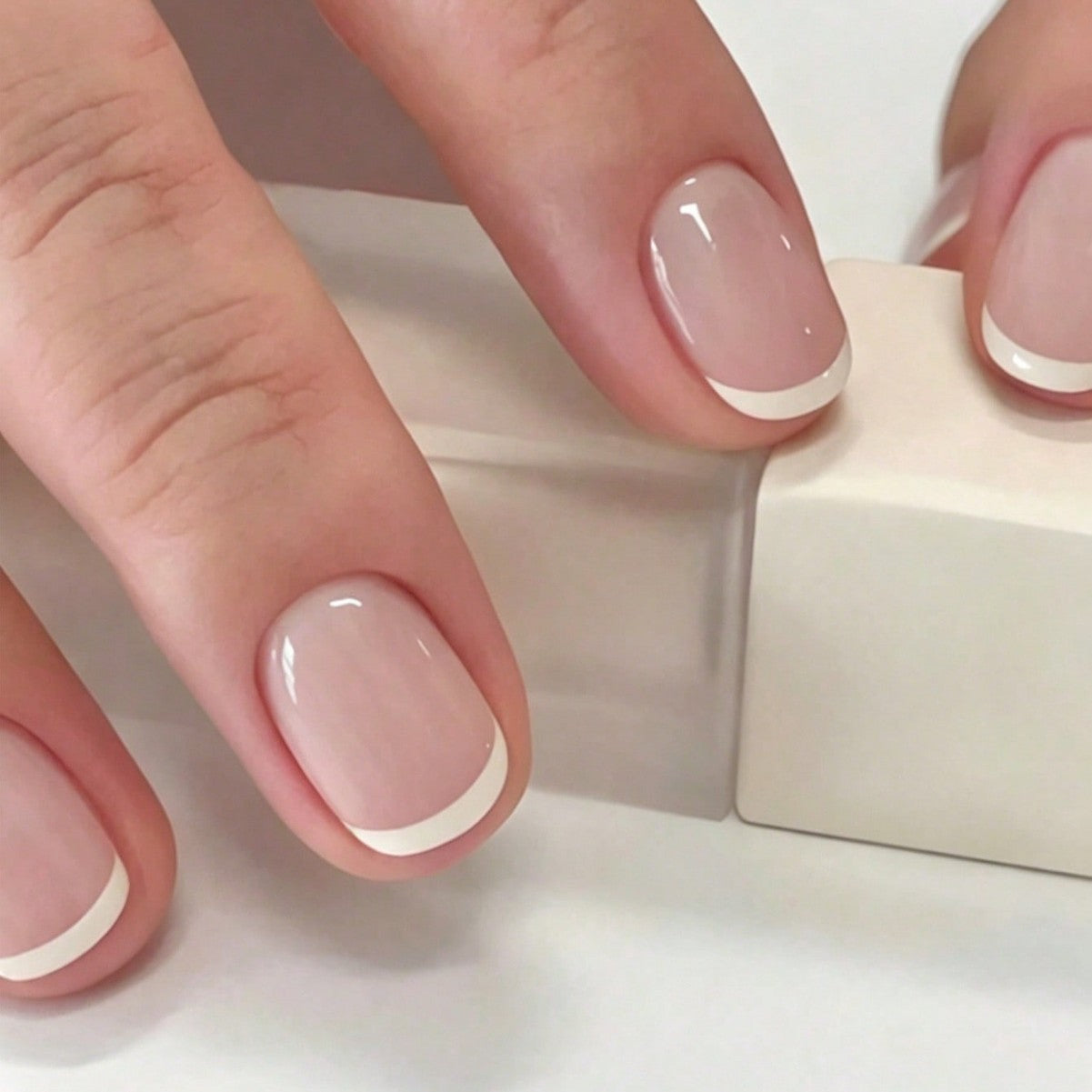French Tip Press-On Nail Art Set Brehn