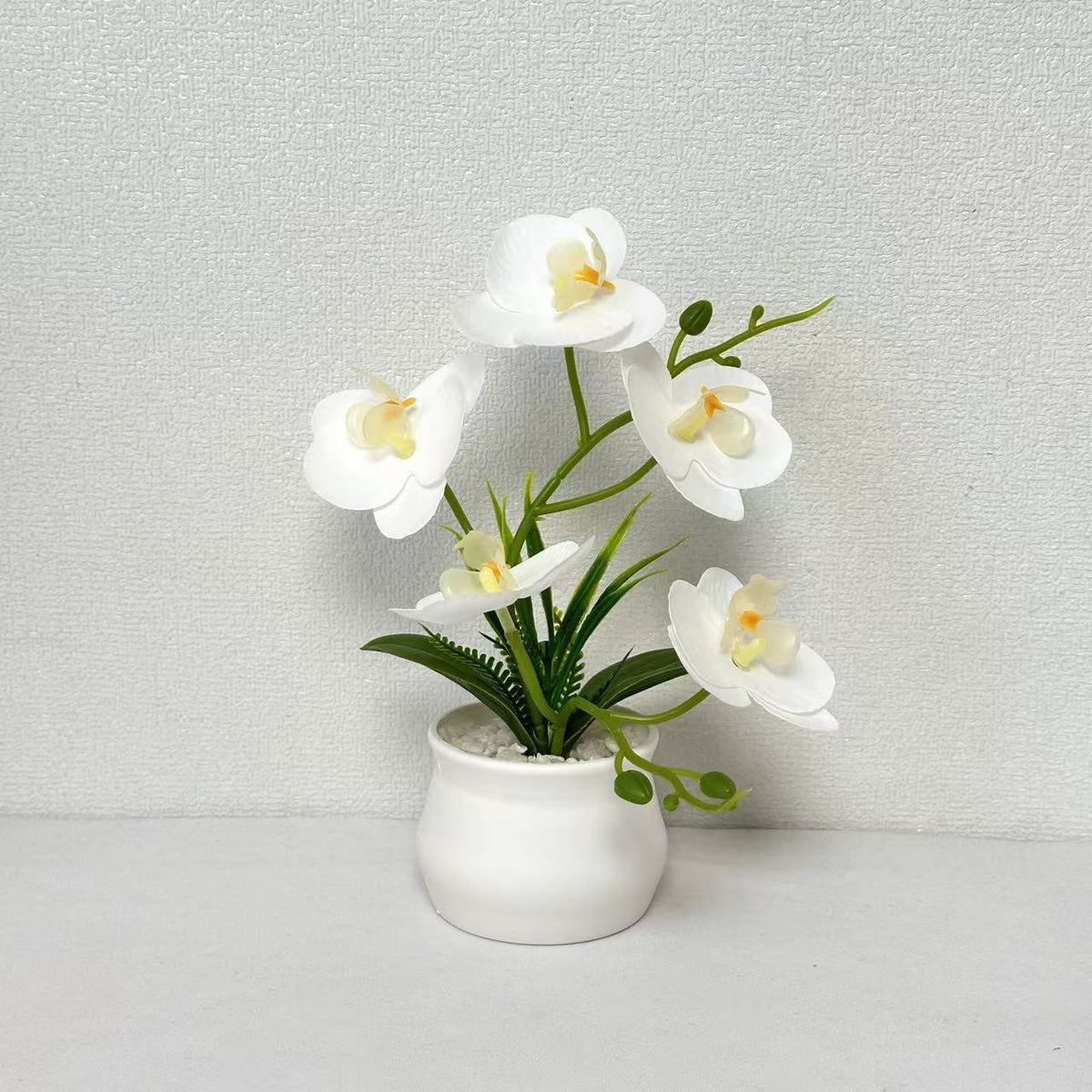 Elegante künstliche Orchideenpflanzenarrangement für die Wohnkultur