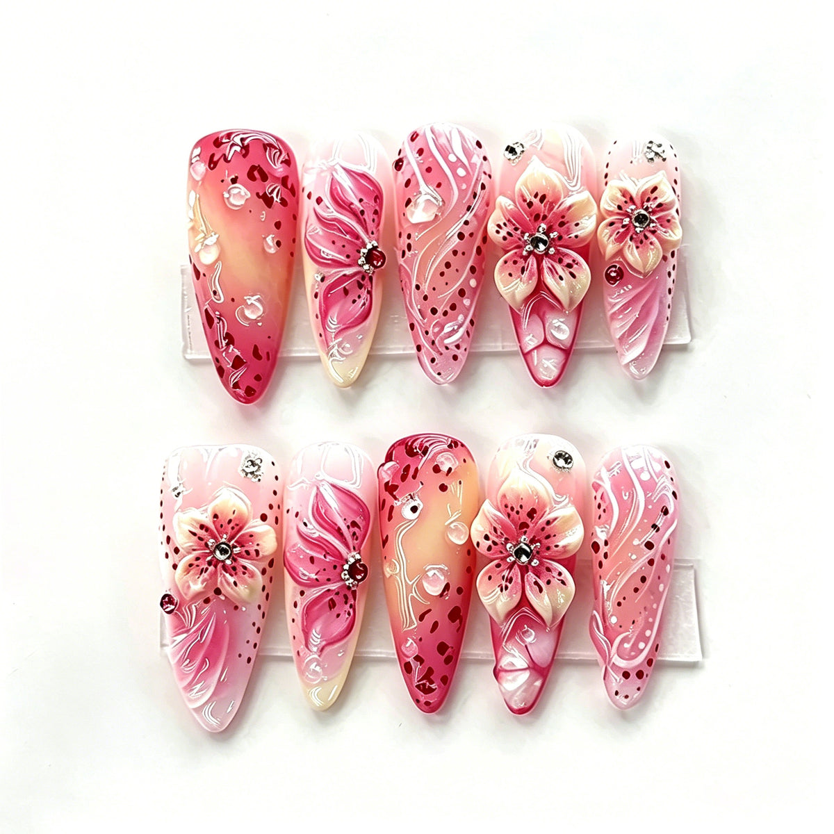 Künstlerische Blumendruck-Press-On-Nageldesigns Brehn
