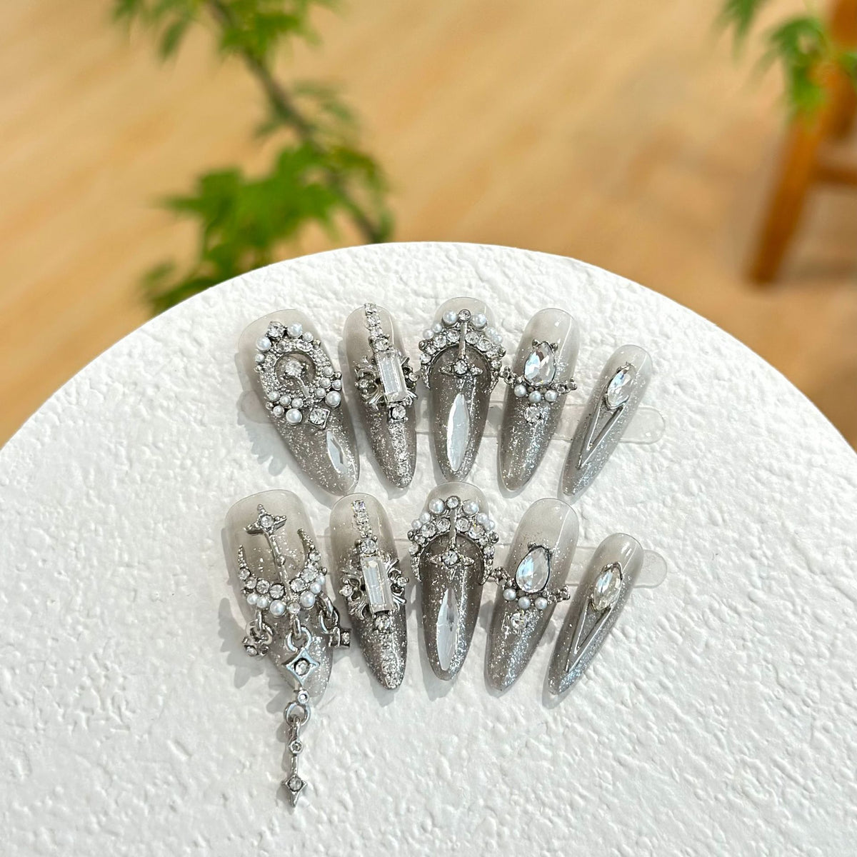 Luxuriöses mit Strass verziertes Press-On-Nagel-Set