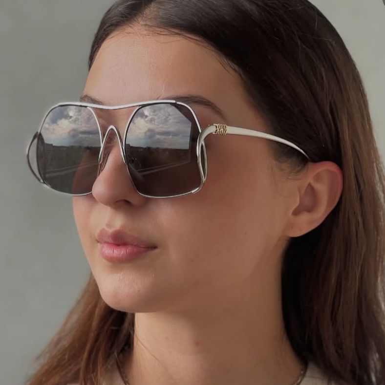 Damen geometrische Sonnenbrille mit schmalem Metallrahmen und braunen Gläsern Brehn