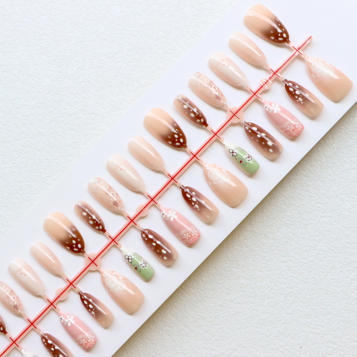 Künstlerische Blumeneid-Nagelkollektion Brehn