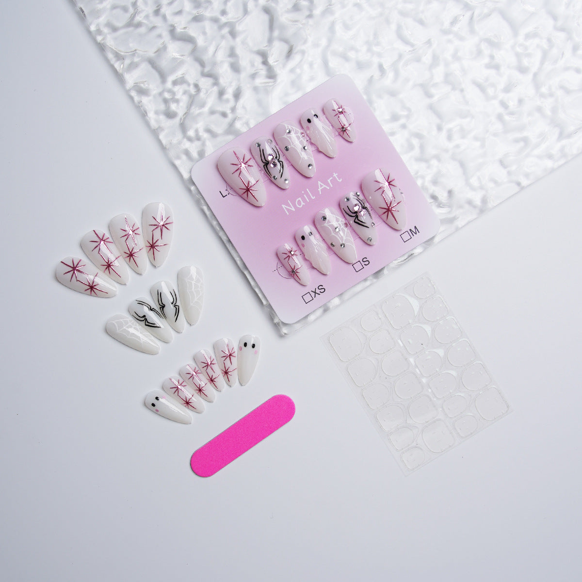Kunstvolles Nagelset mit Edelstahl-Applikationen Brehn