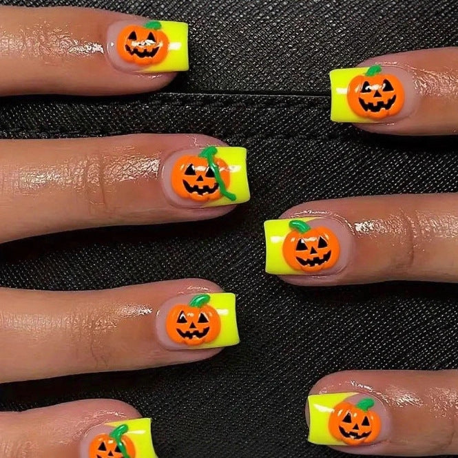Verspielte Halloween-Kürbis-Nagelkunst Brehn