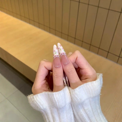 Künstlerisch inspirierte Stiletto Nail Tips