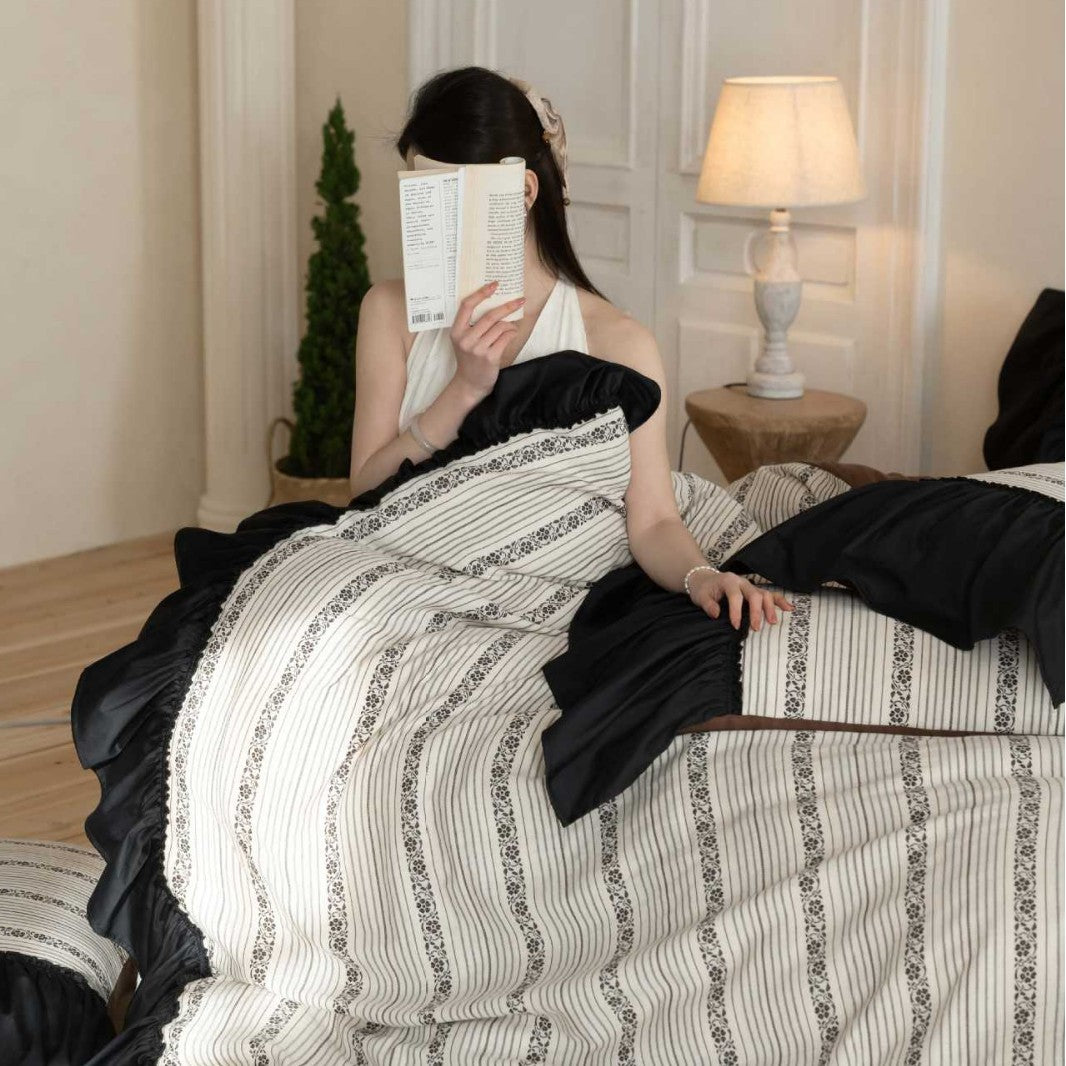Rüschiges Bettbezug-Set mit gestreifter Jacquard-Borte und Wendekissen