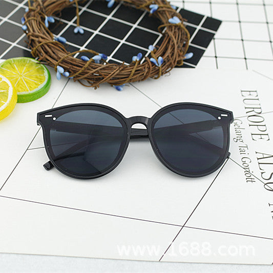 Damen elegante Sonnenbrille mit modernem Rahmen Brehn