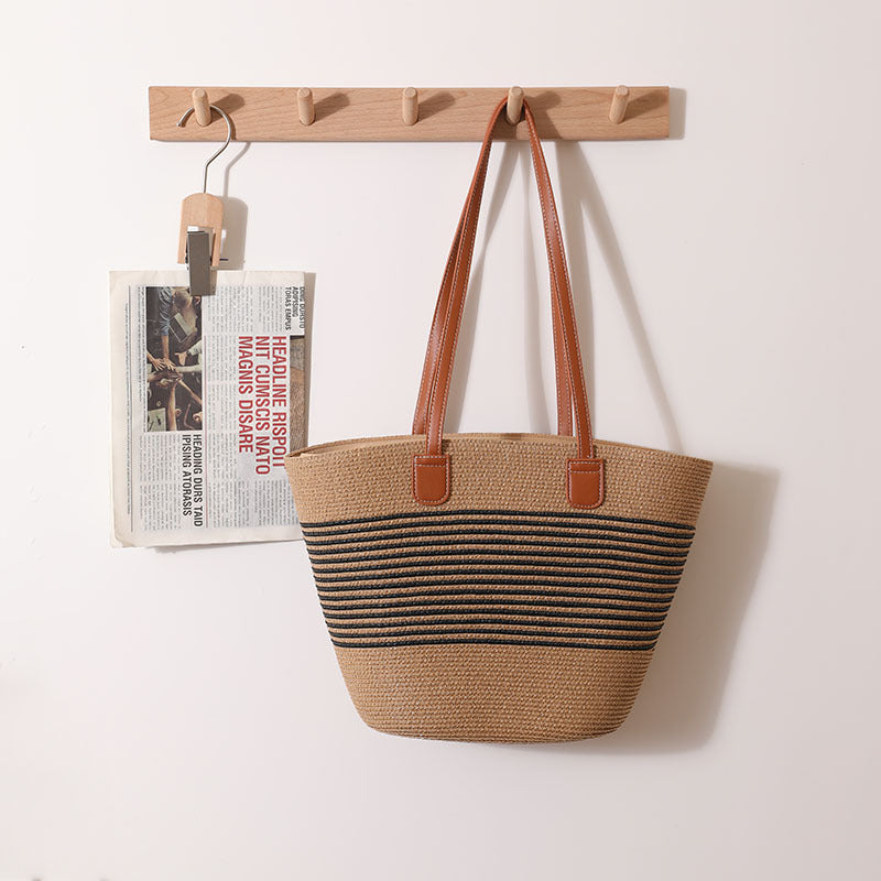 Elegante Bast-Handtasche mit Ledergriffen Brehn