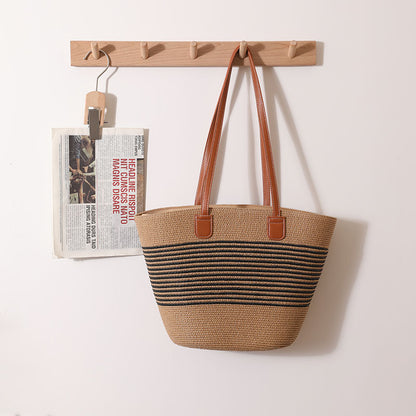 Elegante Bast-Handtasche mit Ledergriffen Brehn