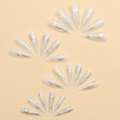Künstlerisches Stiletto-Nageldesign Brehn