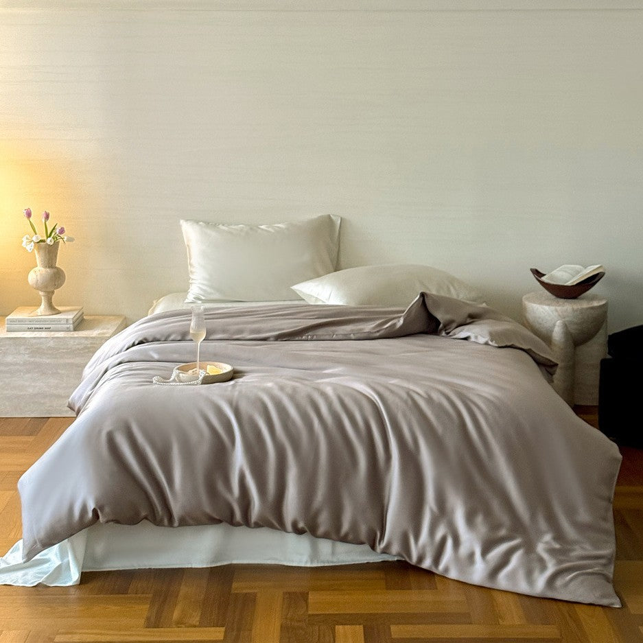 Luxuriöses Satin-Bettwäscheset mit seidig-glatter Oberfläche, Wendefunktion und Hotelverschluss