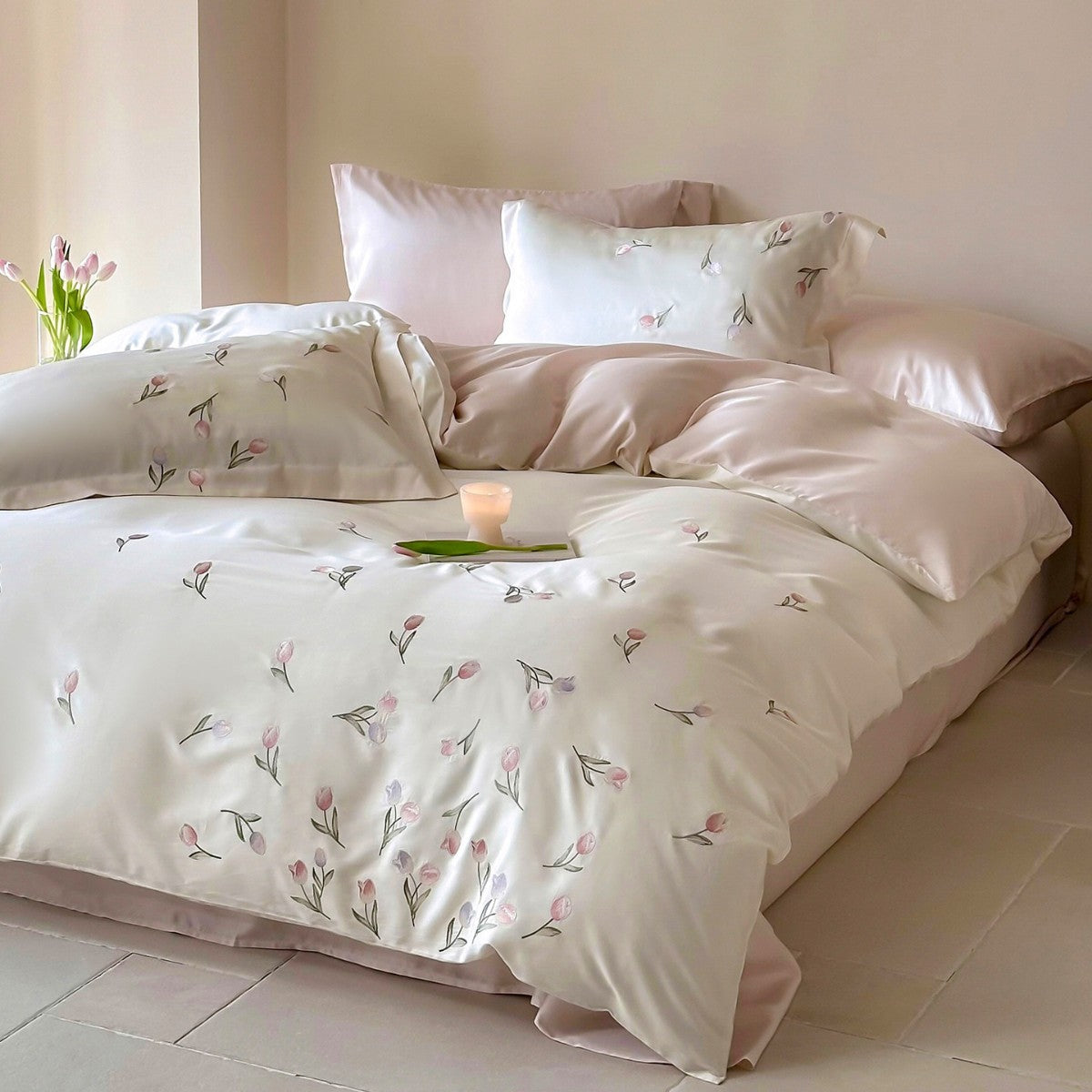 Seiden-Effekt Botanisch Besticktes Bettbezug-Set mit Micro-Satin Rückseite