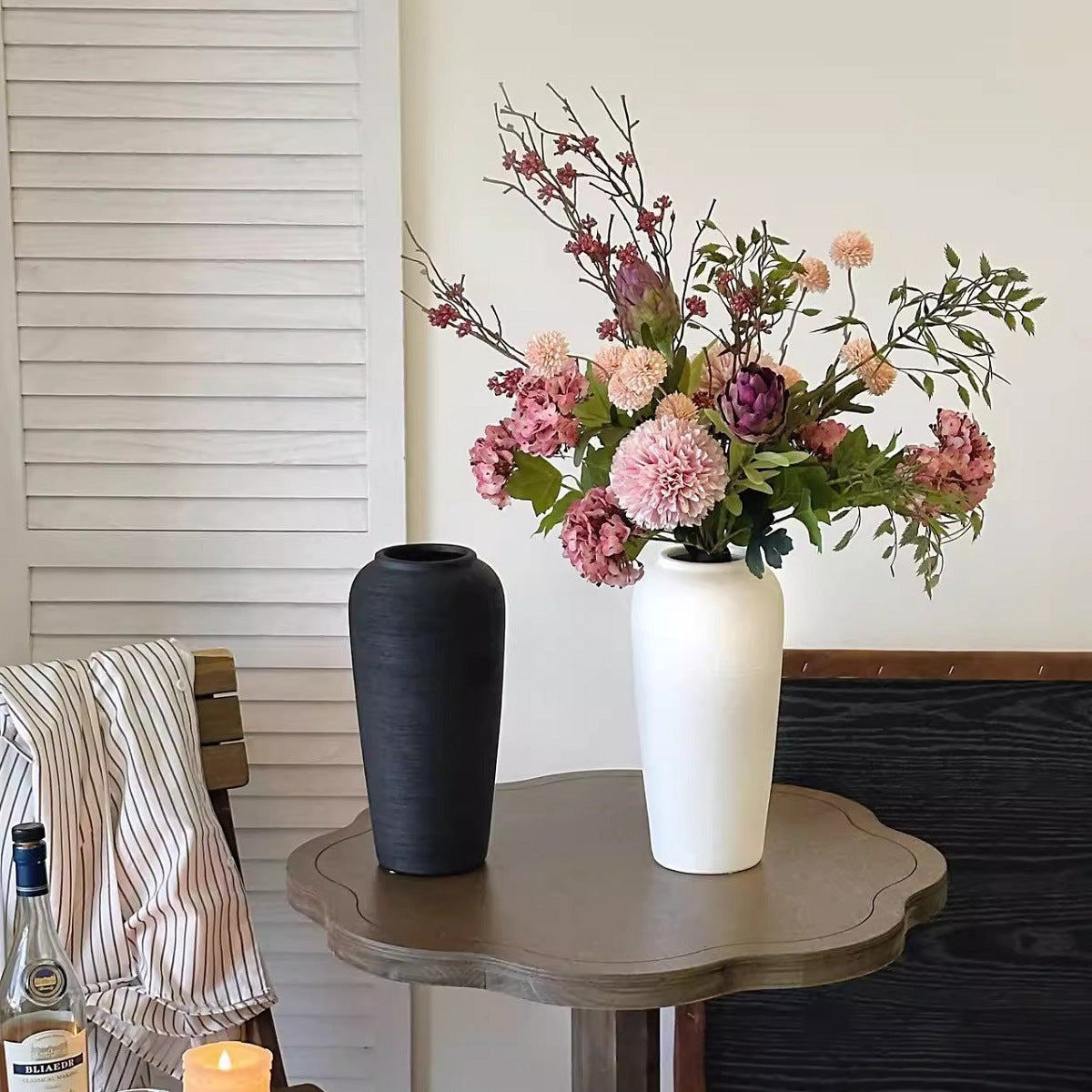 Elegante strukturierte Keramikvase