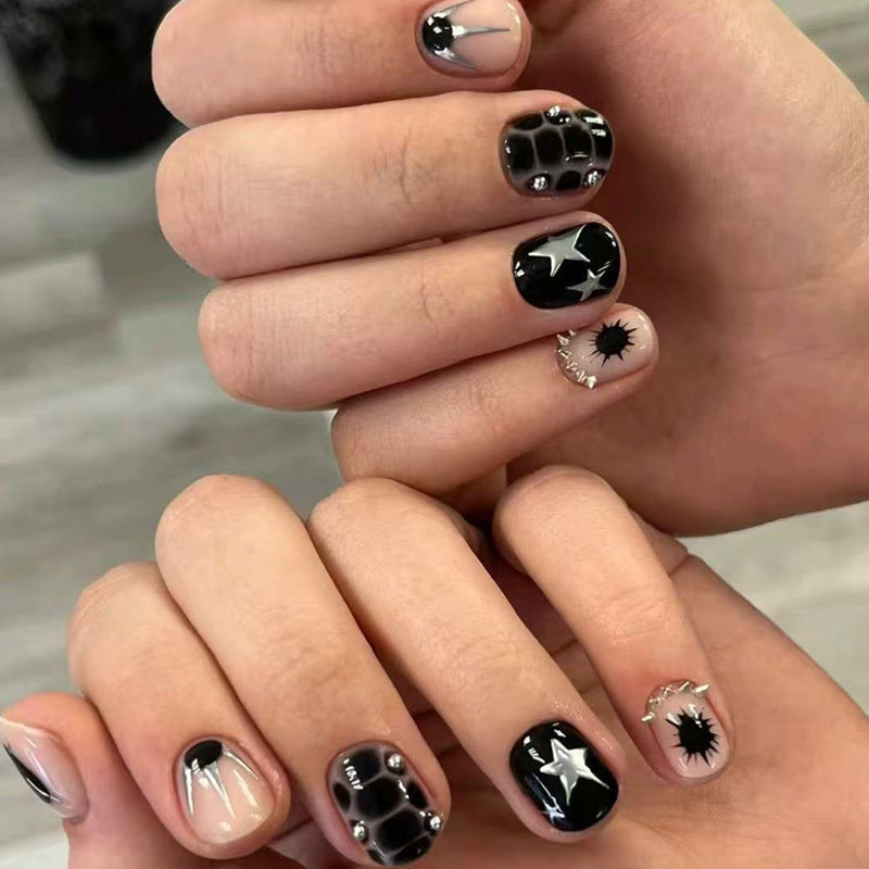 Kunstnagelset mit kreativen geometrischen Motiven Brehn